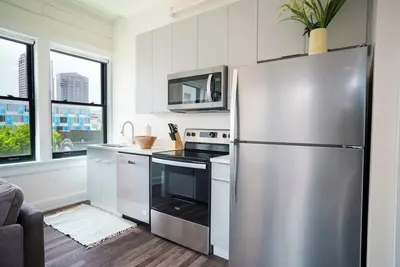 Image de New Comfortable Modern Downtown Condo