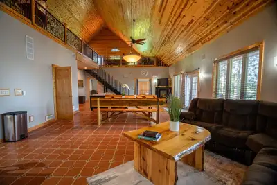 Image de Beautiful 4-bedroom Lakefront cabin on Portage Chain of lakes in Backus