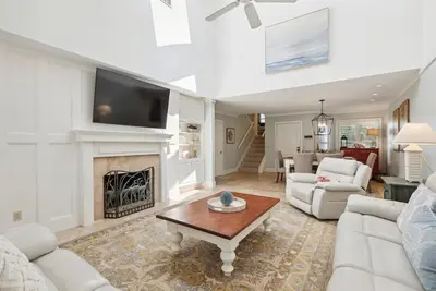 Image de 41 Turtle Lane Club - Sea Pines Townhome, Walk to the Beach!