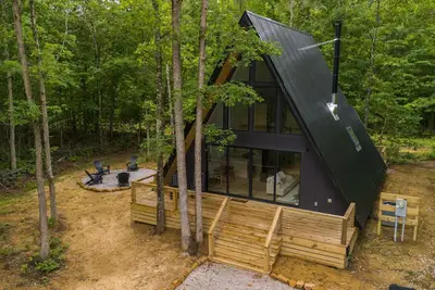 Image de Modern 2-bedroom A-frame with WiFi, Ac and hot tub in fabulous Monteagle