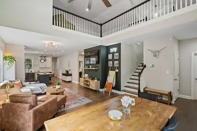 Image de 4br/8 Guest Home | Modern Amenities | Duke/Med Ctr