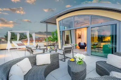 Image de Modern Panoramic Loft with Terrace, Elevator, Parking