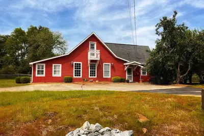 Image de Spacious 5-bedroom luxury barn in welcoming Perry Georgia