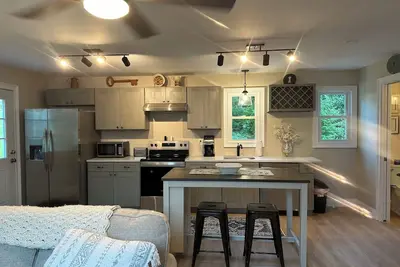 Image de Newly renovated private loft!