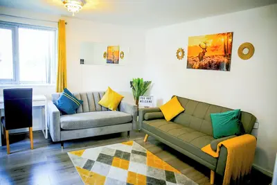 Image de Luxury 3 Bedroom with Free Parking Near Coop Live, Etihad & Man united Fc