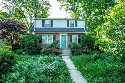 Image de 3-bedroom house with WiFi, yard, Ac, and free parking near D. C.