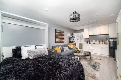 Image de Melrose Exec Studio Queen + Bunk - Pet-Friendly