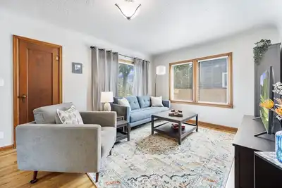 Image de 3 bed 1 bath W. Bannock Beauty