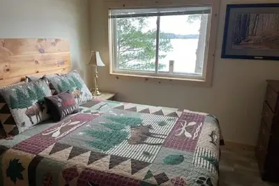 Image de Charming 2-bedroom cabin 30 feet from the shores of Mid Lake on Minocqua Chain