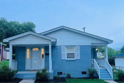 Image de 4-bedroom Bungalow Close to Uptown Charlotte with WiFi and Ac