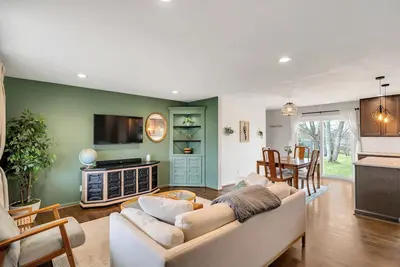 Pet Friendly Charming 2Br house, Open Floor Plan, Modern Kitchen, Office