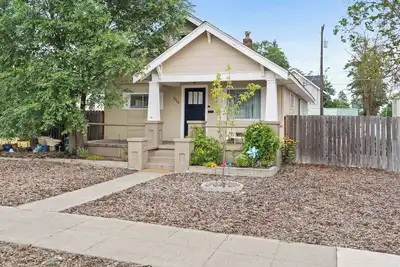 Image de Clean and Cozy 4 bed home in Garland District