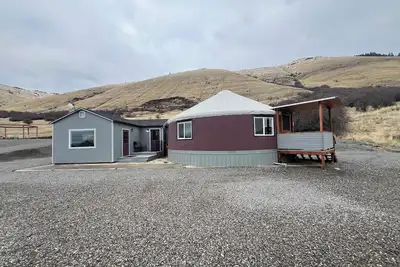 Image de Unbelievable yurt home. 1300 sq ft. Not your average yurt.