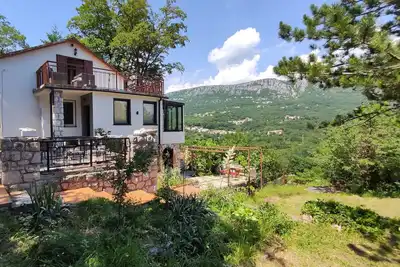 Image de Beautiful Mountain View House in Nature with 2 Big Green Meadows Next To It