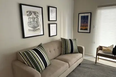 Image de Awesome 2-bedroom Austin condo located in Tarrytown. Close to everything Austin.