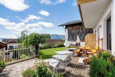 Image de Appartement 'Ferienwohnung Kaltern' avec vue sur les montagnes, terrasse partagée et Wi-Fi