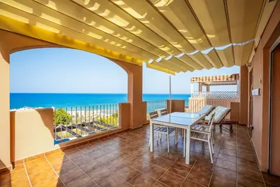 Image de Élégant, moderne et entièrement climatisé - Appartement exclusif avec vue sur mer