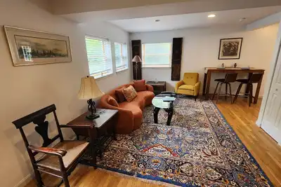 Image de Stylish new 2 bedroom property in enchanting Shelburne Falls Village.