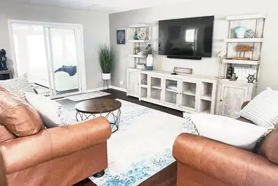 Pet-Friendly Home, Great Dock, Waterfront, Lake Views, Boat Slip