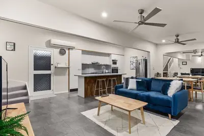 Image de KozyGuru | Spring Hill | 2 Bed 2. 5 Bath