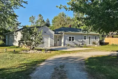 Image de Rest Haven Farmhouse: Cozy 2br on 3-acres, family-friendly, near attractions