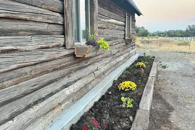 Image de Adorable renovated Milk barn along Henry’s Fork of the Snake River.