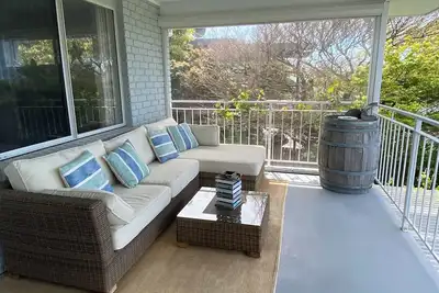 Image de 5 bedroom fully furnished house great water views very close to beach and town
