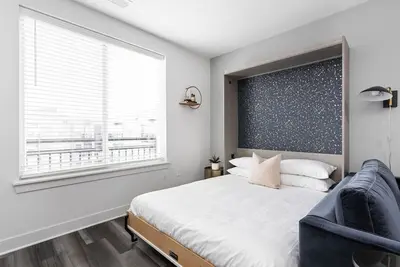 Image de Stylish Downtown Studio by CozySuites