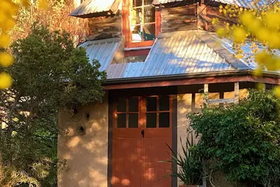 Image de Poet's Ode - featuring the Donkey Shed Movie Theatre