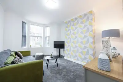 Image de Cosy 6-Bed Home with 2 Kitchen