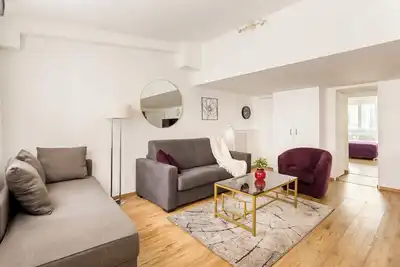 Image de Bright and cozy À 2 min des Champs-Élysées – Appartement confort rue d'Artois.