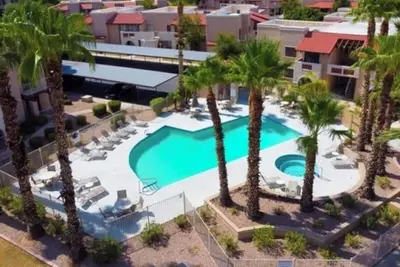 Image de 2-bedroom condo in charming Glendale with WiFi, Ac, fitness room