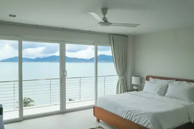 Image de High-end Luxury Beachfront Penthouse with Pool & Seaview