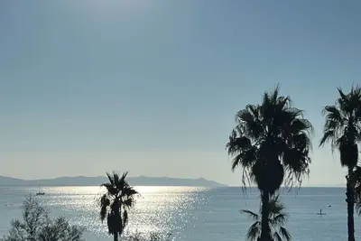 Image de Magnifique duplex terrasse ensoleillée au bord de la mer Hyères