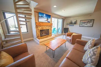Image de Condo plus Loft! Balcony views & free shuttle