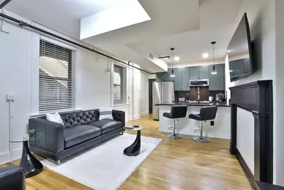 New~UrbanMiNimalist~ Condo: Otr + Parking
