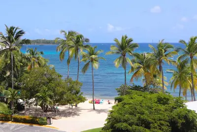 Image de Coconut Breeze, Coconut Breeze - Beach Front Condo!