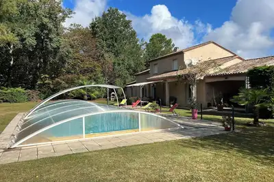 Image de Maison à la campagne proche de Brantôme et Périgueux avec piscine couverte