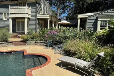 Image de Classic Central Memphis Home with Pool