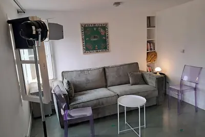 Image de Unit018 Saint Germain Saints Pères Air-conditioned, balcony, Eiffel Tower view.