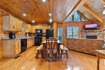 Image de Tranquil Mountain with Hot Tub