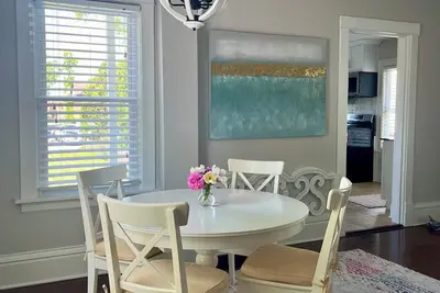 Image de Renovated Downtown Wheaton ~Gem~