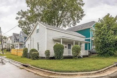 Image de Quiet Family Home - Downtown, Pet Friendly, 4 Beds