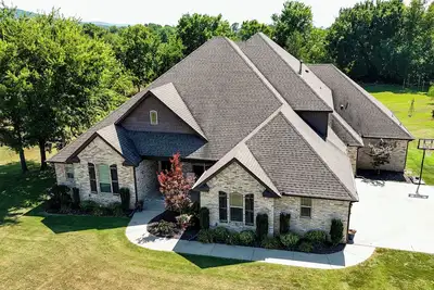 Image de Beautiful 2-Acre Refuge w/Pool-5 miles to UofA!