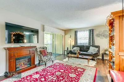 Image de Cozy 2br  Condo with Pool bike-trail near lake beach fireplace Safe community