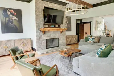 Image de Luxurious Lake Front Estate, Sleeps 20 with Game Room and dock, pet friendly.