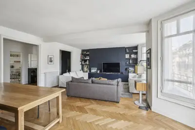 Image de Sublime appartement à 10 mns des Champs Elysées. Très lumineux et cosy