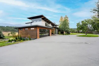 Mountain View Estate