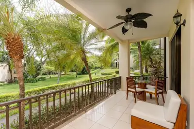 Image de Luxury 2-bedroom, 2 bath condo at the Breeze Private Residences Club w/amenities