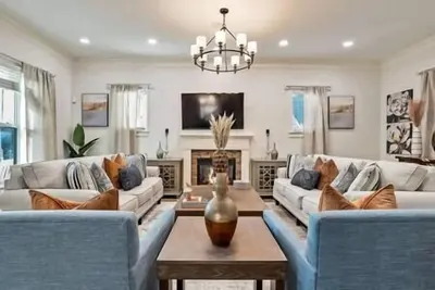 Image de Send-Off Suite for College Parents | King Bd